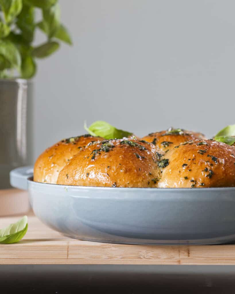 brioche boller med ost og hvidløgssmør