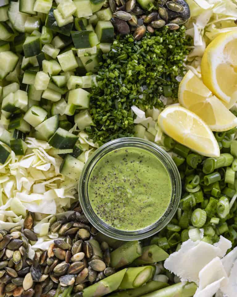 green goddess salat med cashewdressing