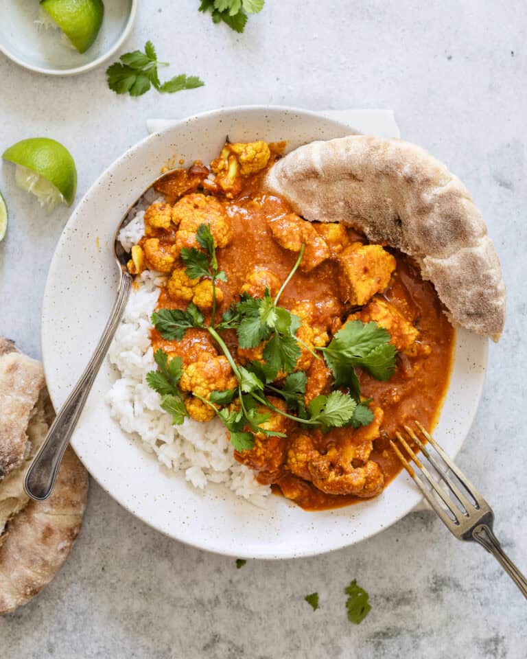 vegetarisk tikka masala med blomkål og tofu
