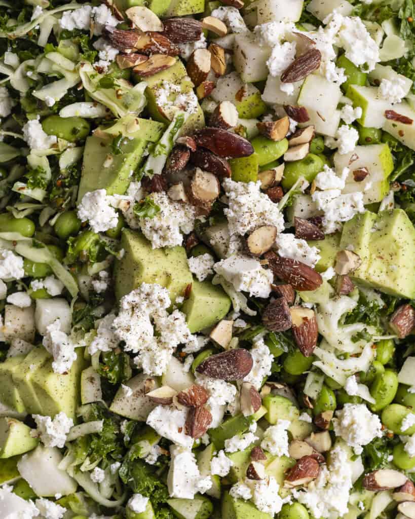 salat med grønkål og edamamebønner