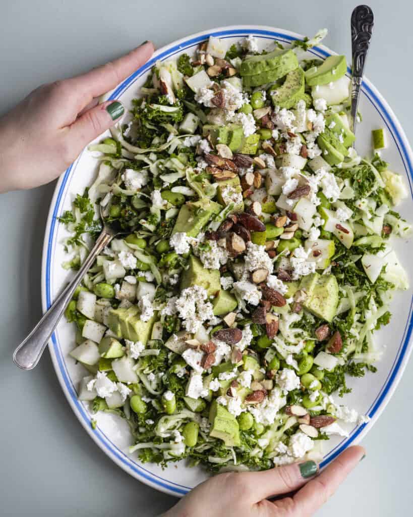 salat med grønkål og pære
