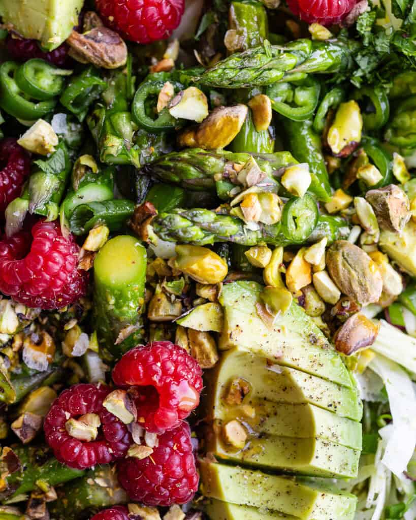 salat med asparges, fennikel og hindbær