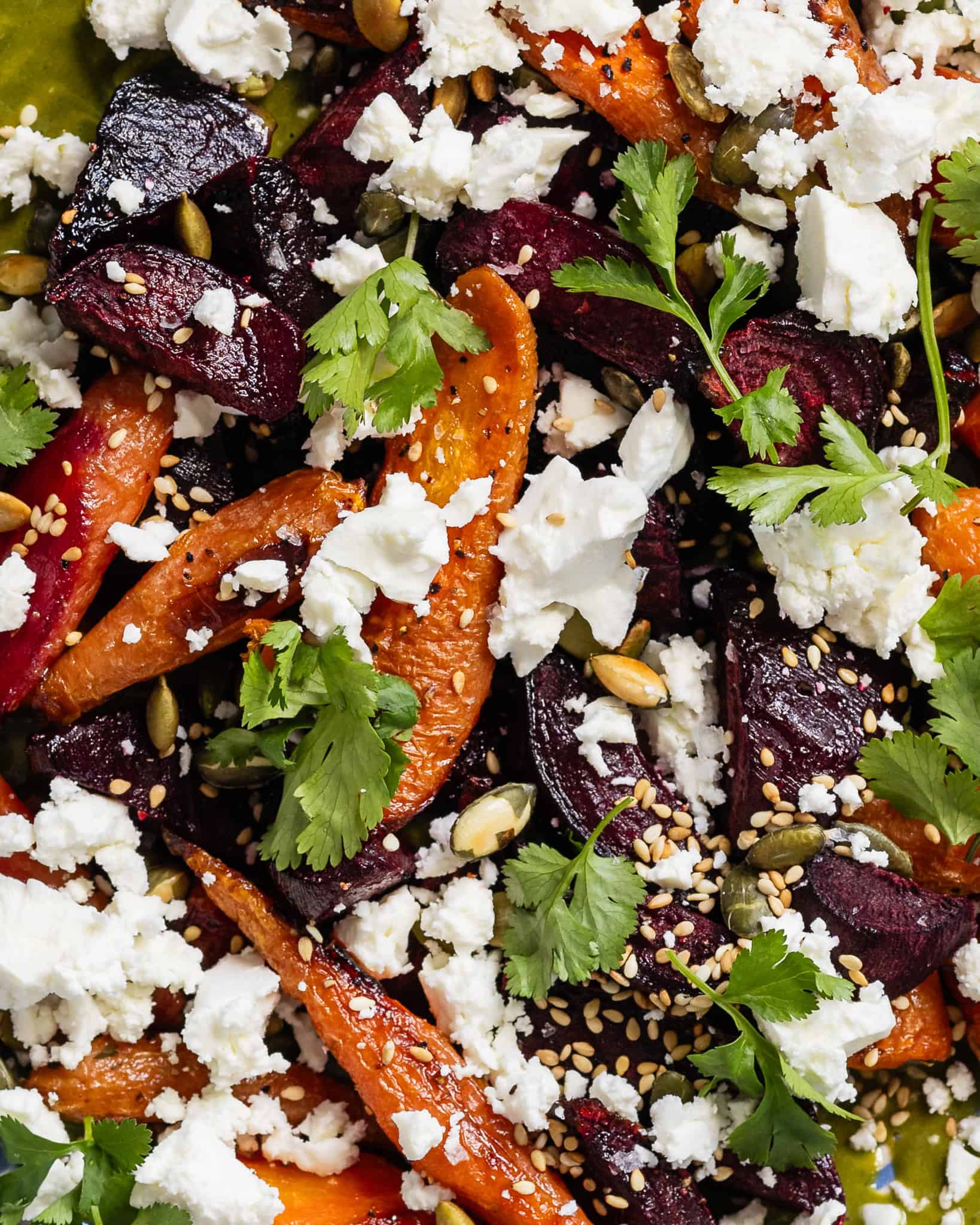 15 sunde salater - bagte rodfrugter med korianderdressing