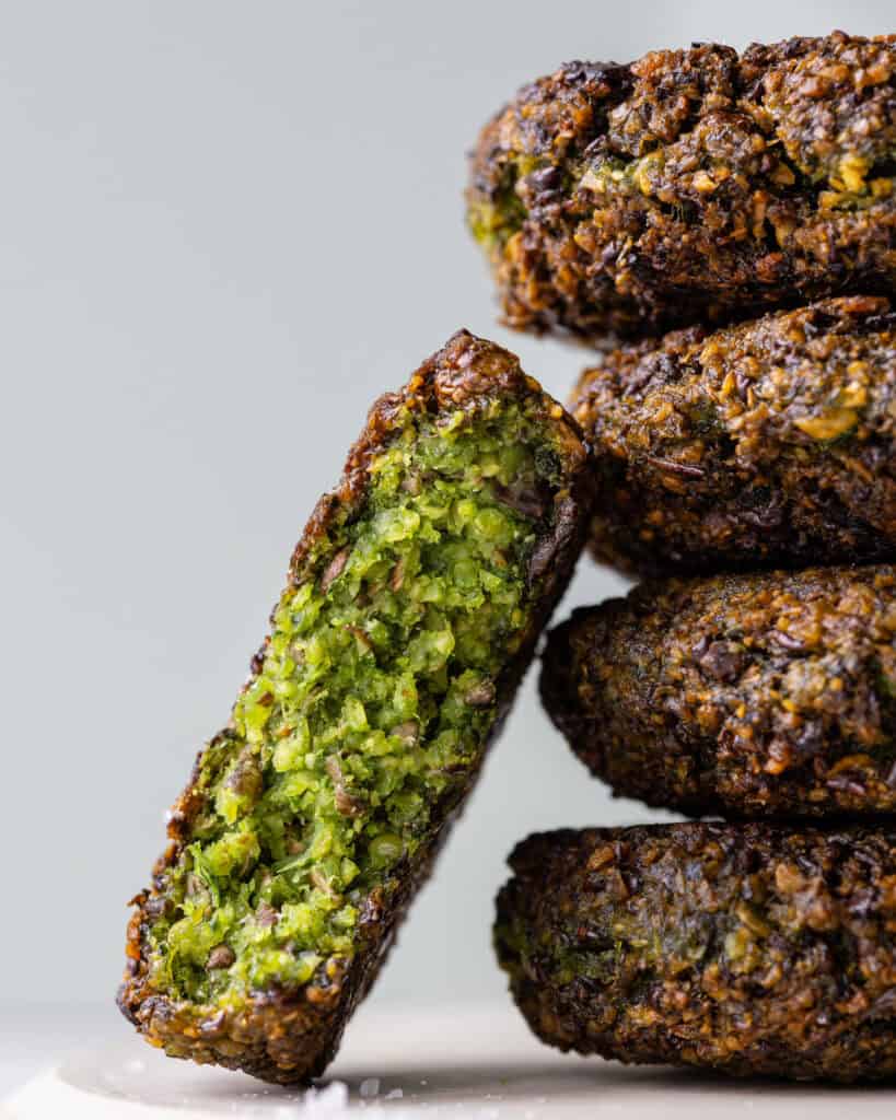 nordiske falafler med gråærter på panden