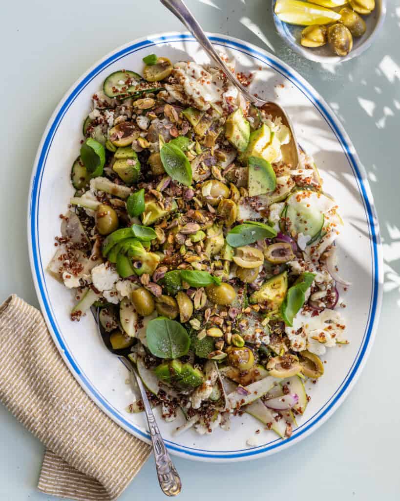 blomkålssalat med sennepsdressing og quinoa