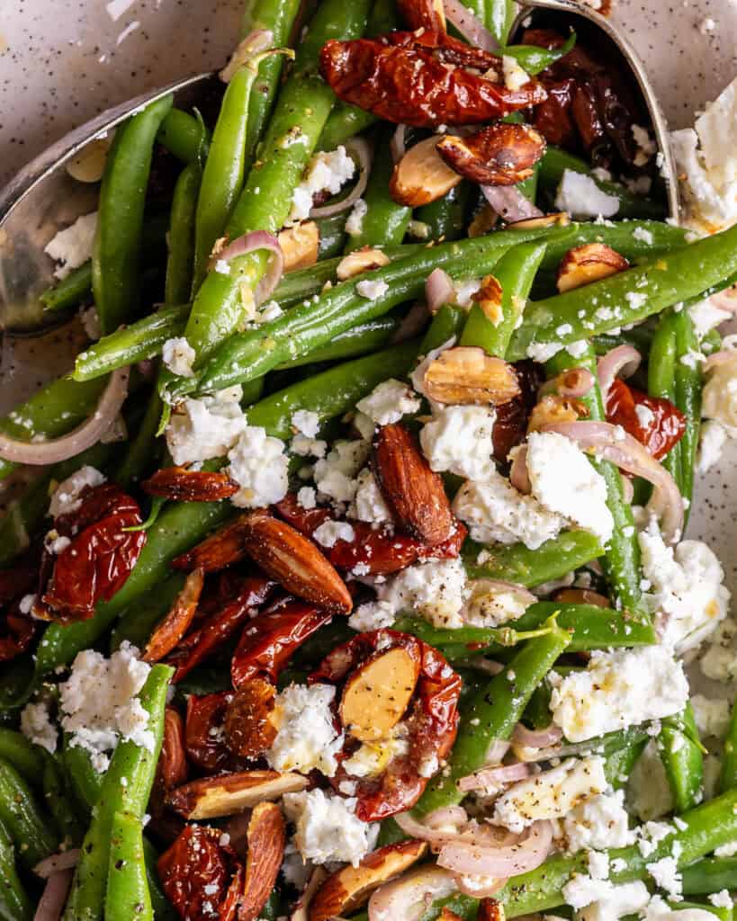 bønnesalat med feta og soltørrede tomater