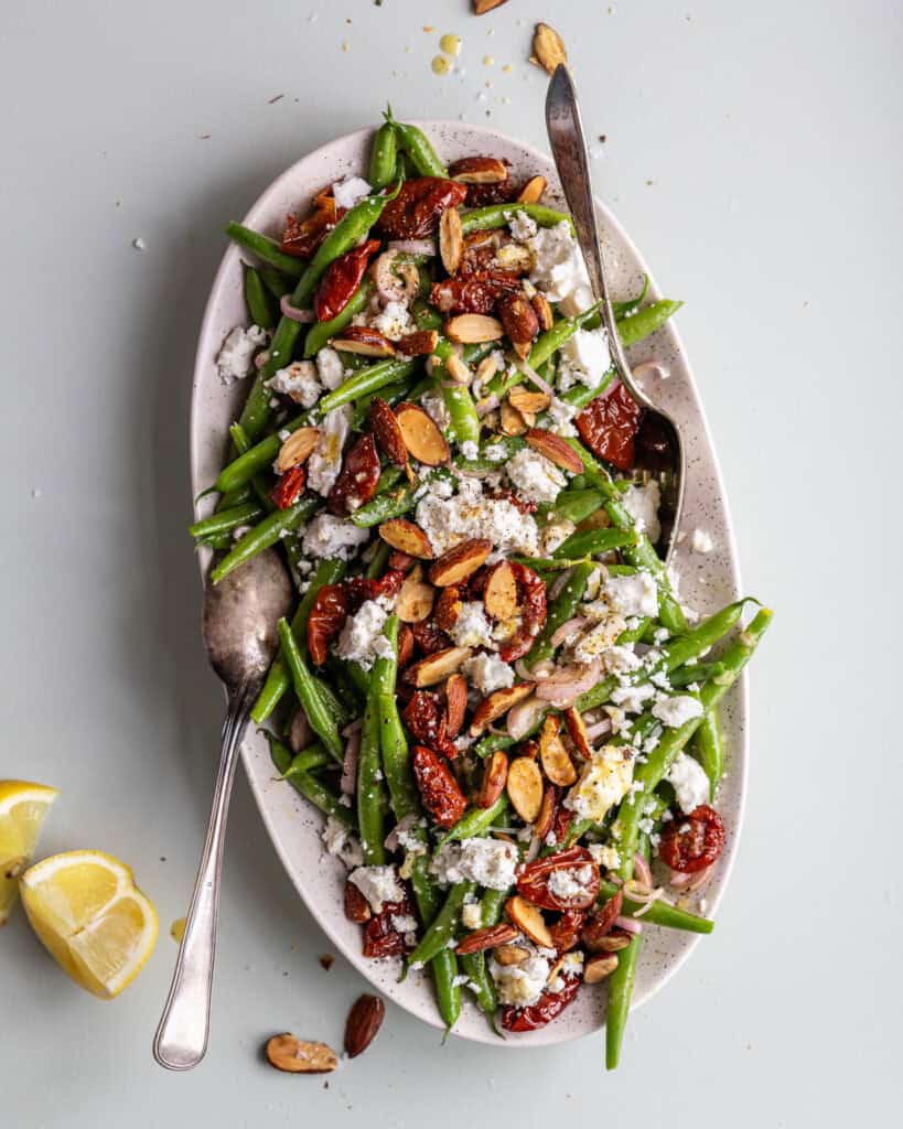 bønnesalat med feta, soltørrede tomater og grønne bønner