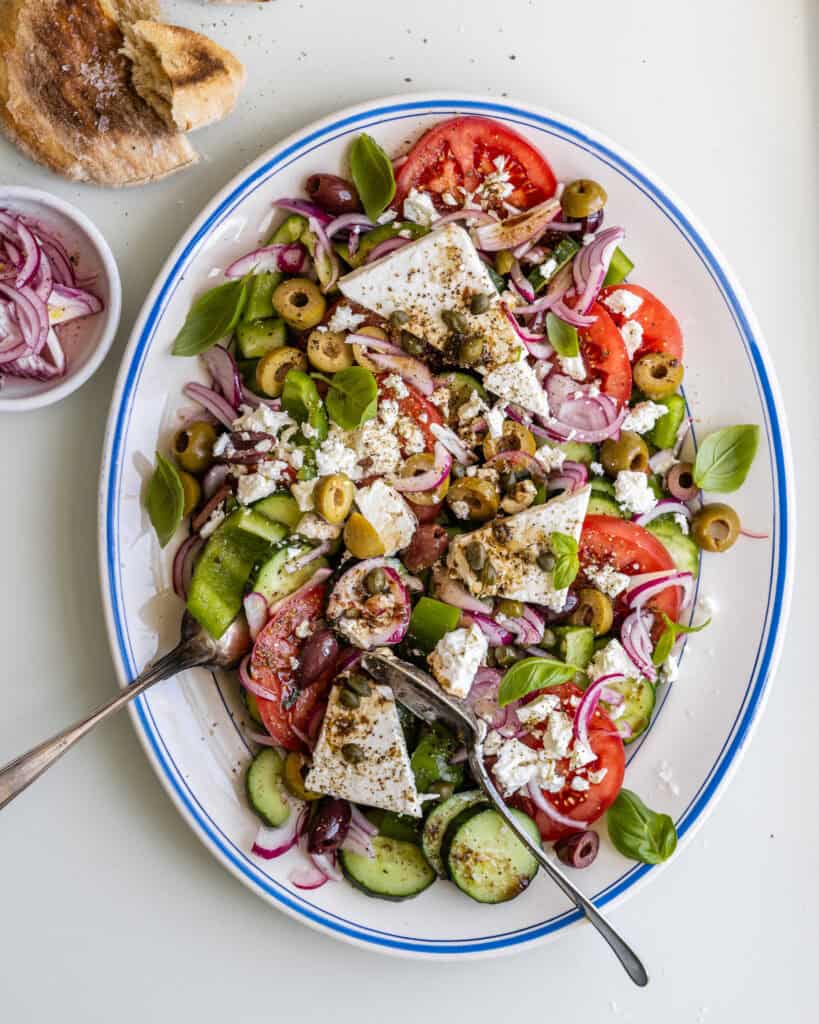 græsk salat med oliven og feta