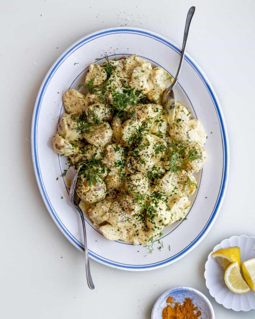 kartoffelsalat med karry og grov sennep