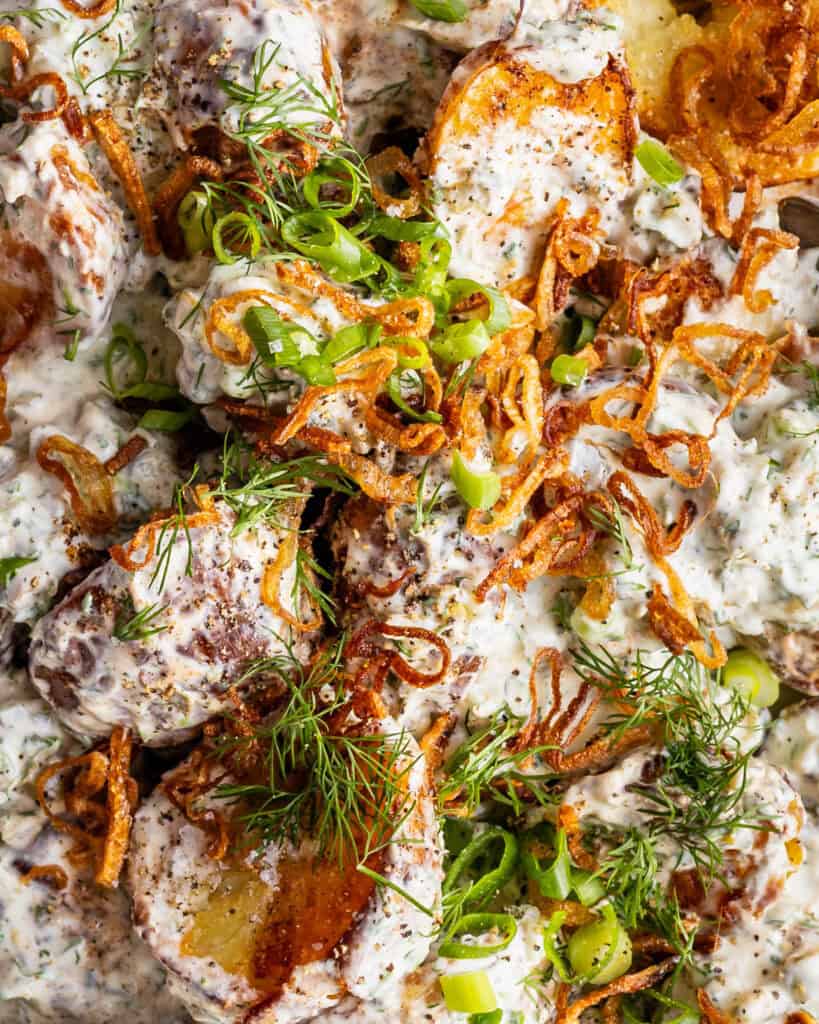 crispy kartoffelsalat close up