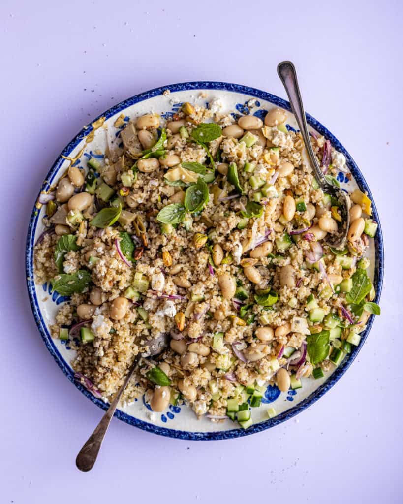 bulgursalat med feta, butterbeans og artiskokker