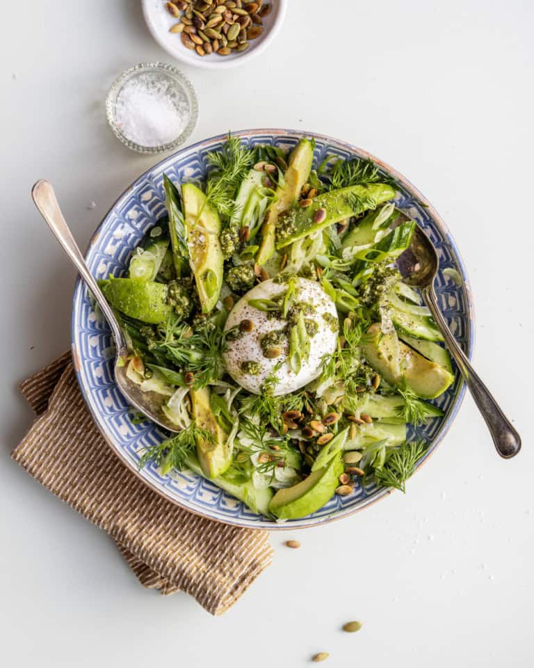 avocado salat med burrata
